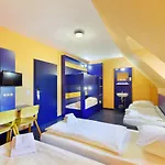 Bed\'nBudget Expo-Hostel Rooms